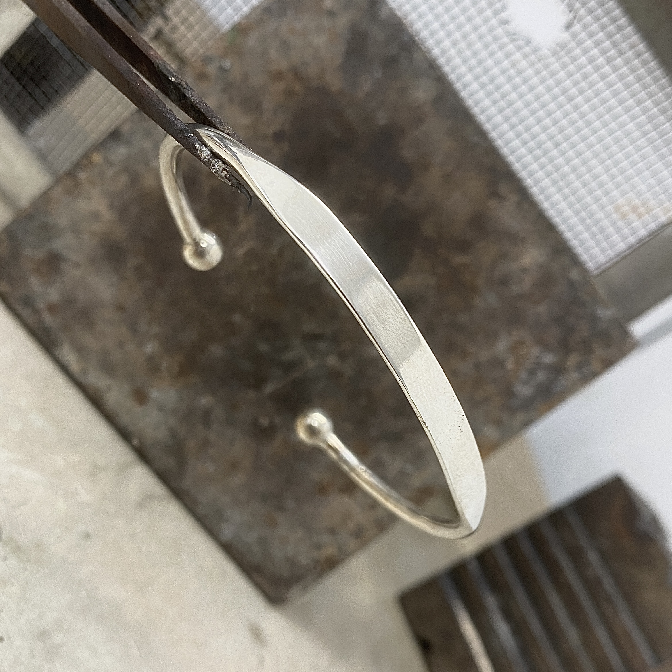 צמיד חריטה קשיח לגבר - ארז תכשיטים